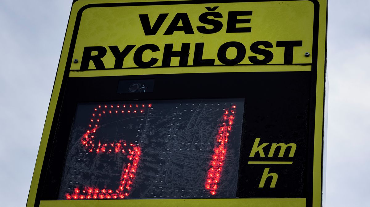 Mezi obcemi a vládou doutná spor o miliardy z pokut za rychlou jízdu